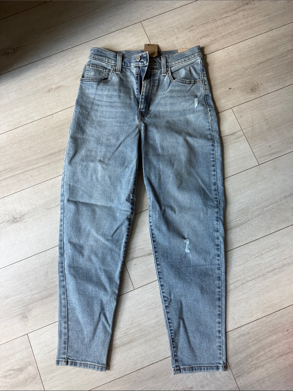 NWT Levi Women’s Mom Jean Light Wash High-Rise Jeans